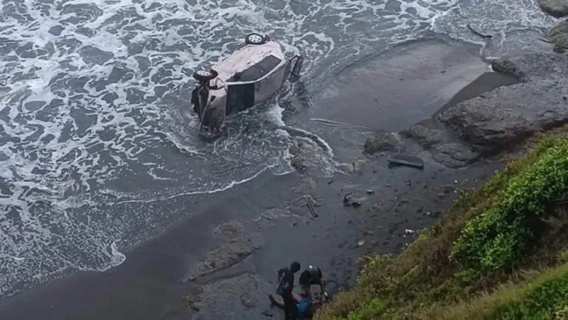 Vehicle flips over embankment in St Vincent, driver hospitalised - WIC News