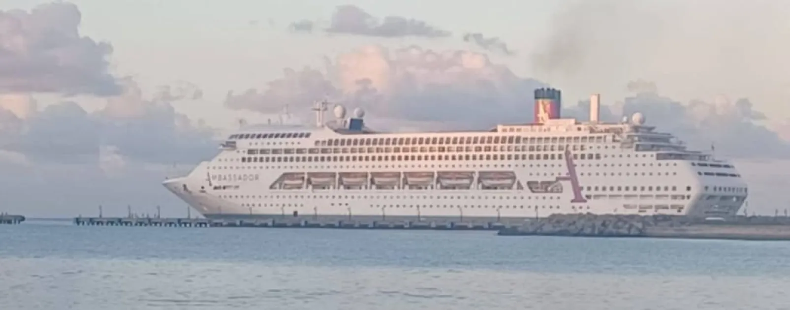 Unscheduled cruise call MS Ambience brings over 1,300 passengers to St Ki...