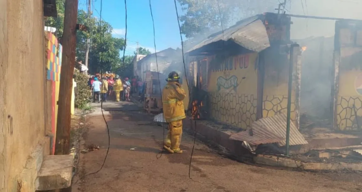 Jamaica: Fire in Craig Town, St Andrew destroys homes and bar