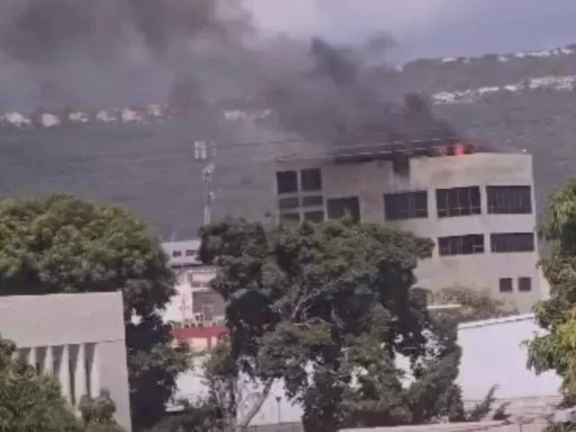 Jamaica: Massive fire erupts at business near Oxford Terrace in St Andrew