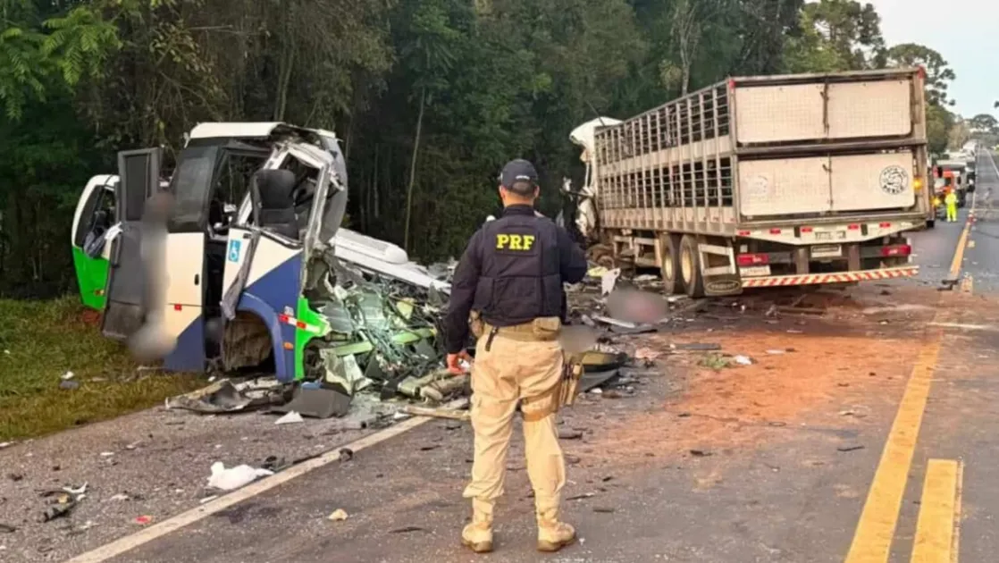 23 killed after truck slams into bus carrying patients, healthcare workers in Brazil